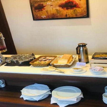 Aura One Hotel Kochi Екстериор снимка