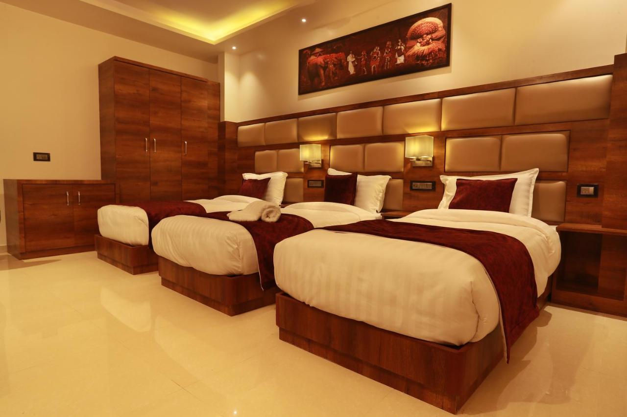 Aura One Hotel Kochi Екстериор снимка