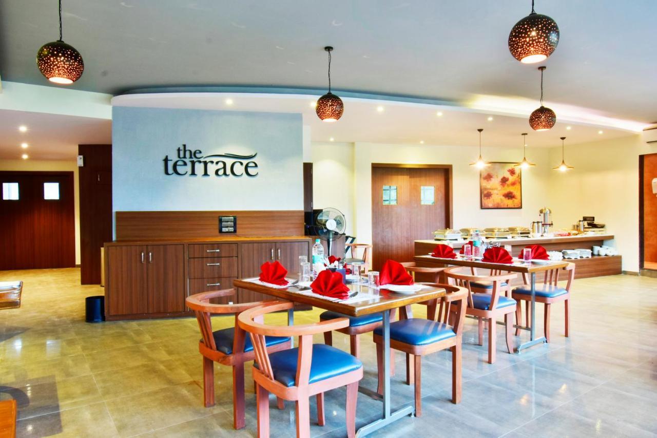Aura One Hotel Kochi Екстериор снимка