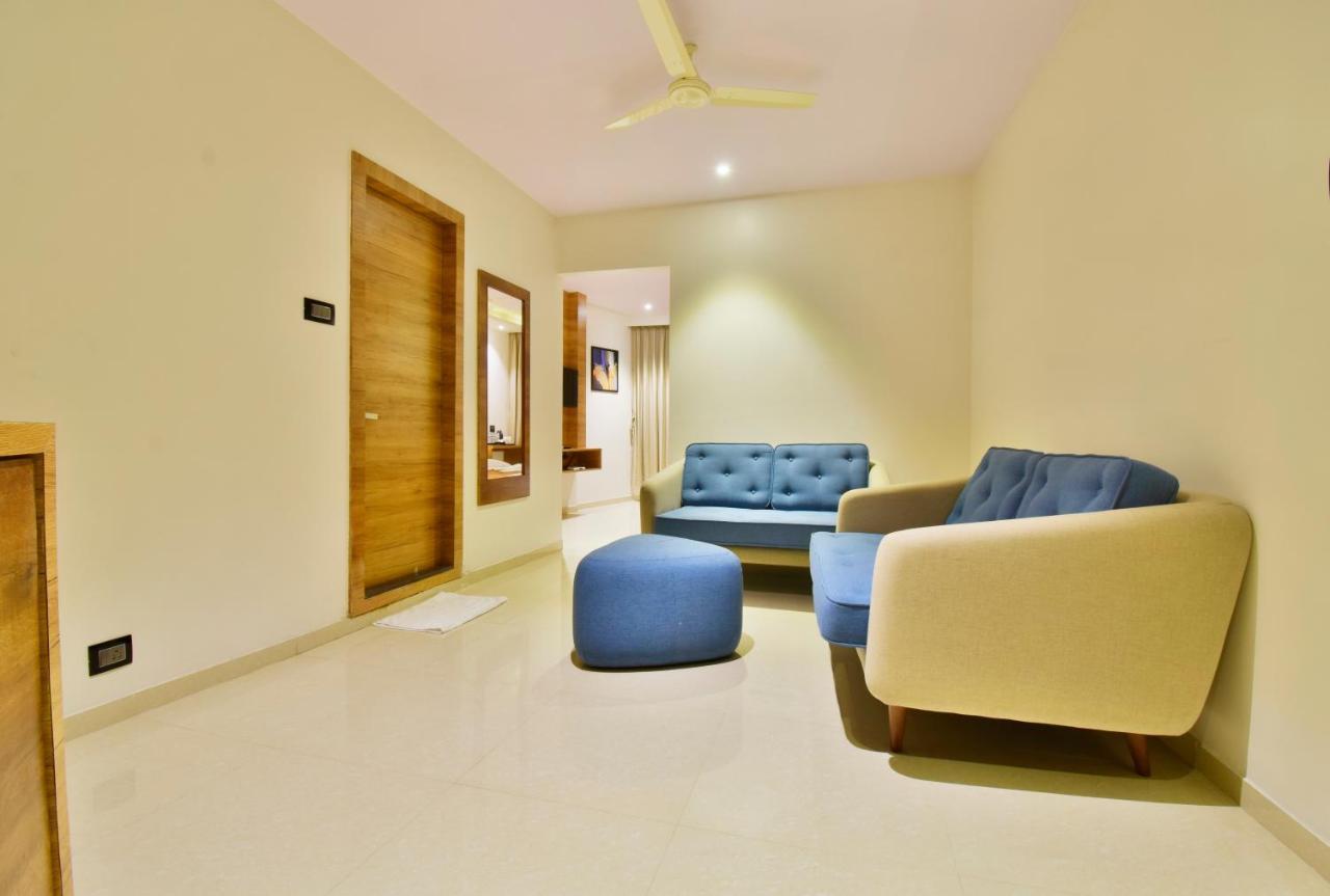 Aura One Hotel Kochi Екстериор снимка