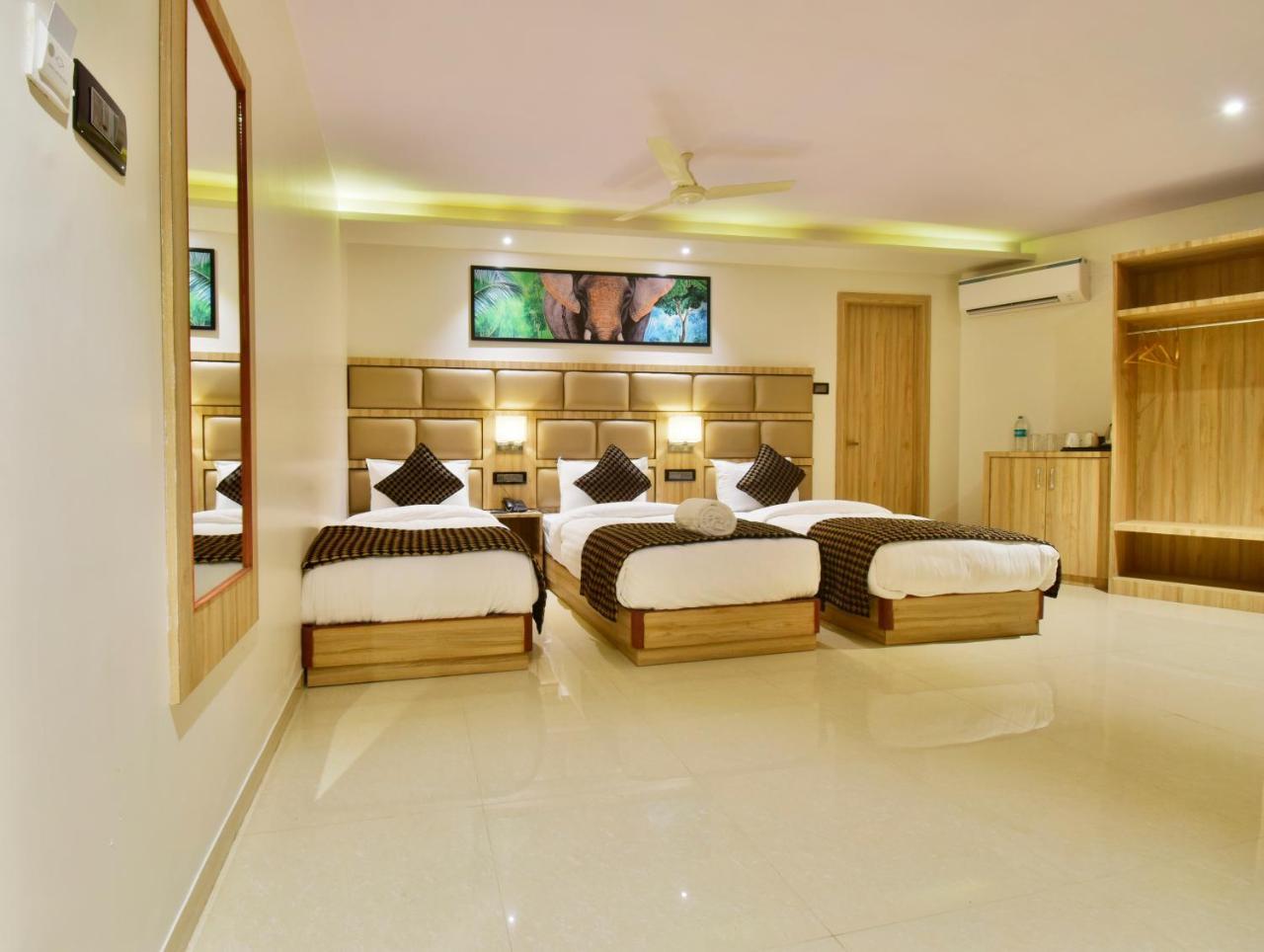 Aura One Hotel Kochi Екстериор снимка