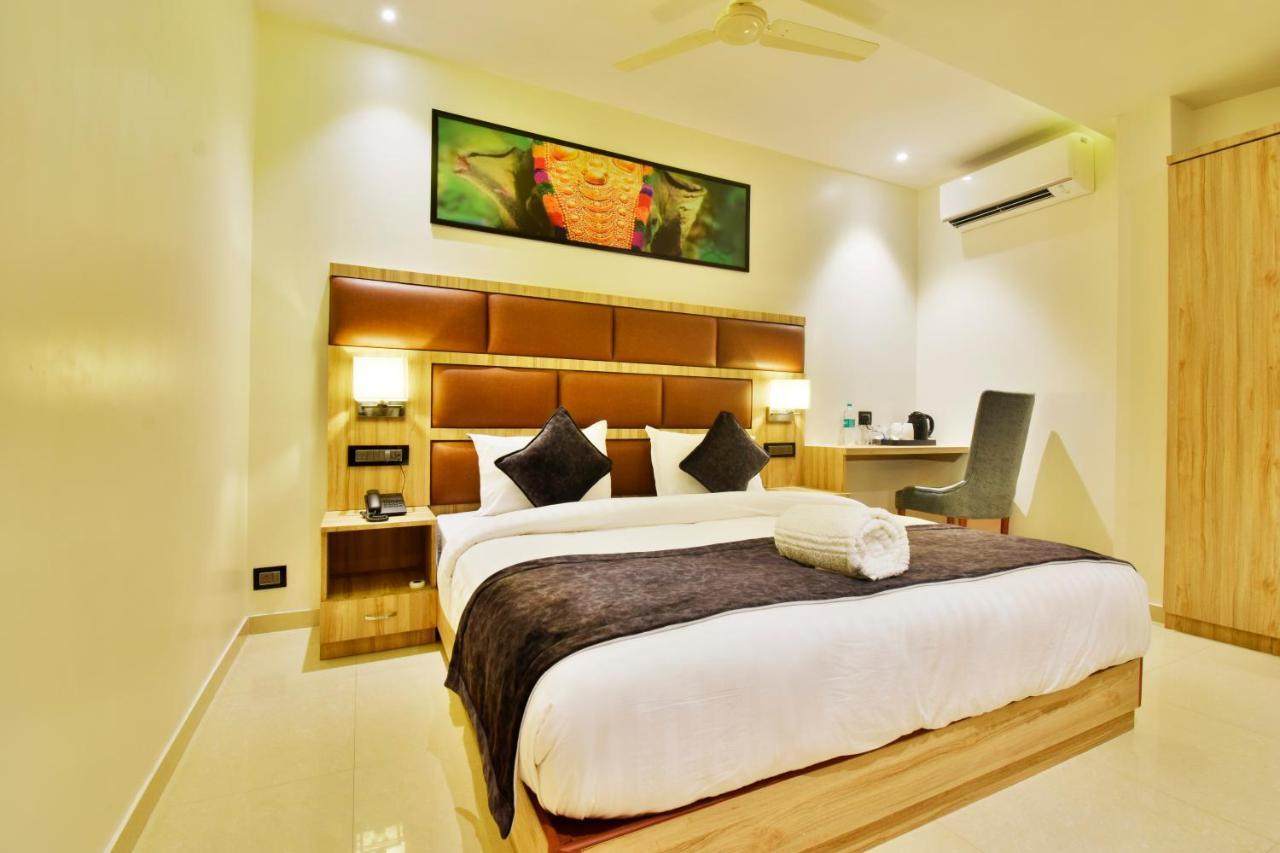 Aura One Hotel Kochi Екстериор снимка