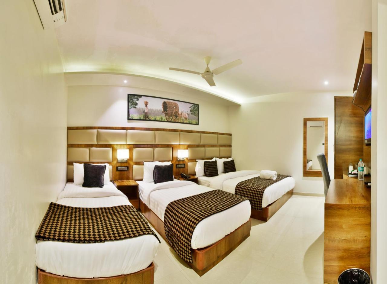 Aura One Hotel Kochi Екстериор снимка