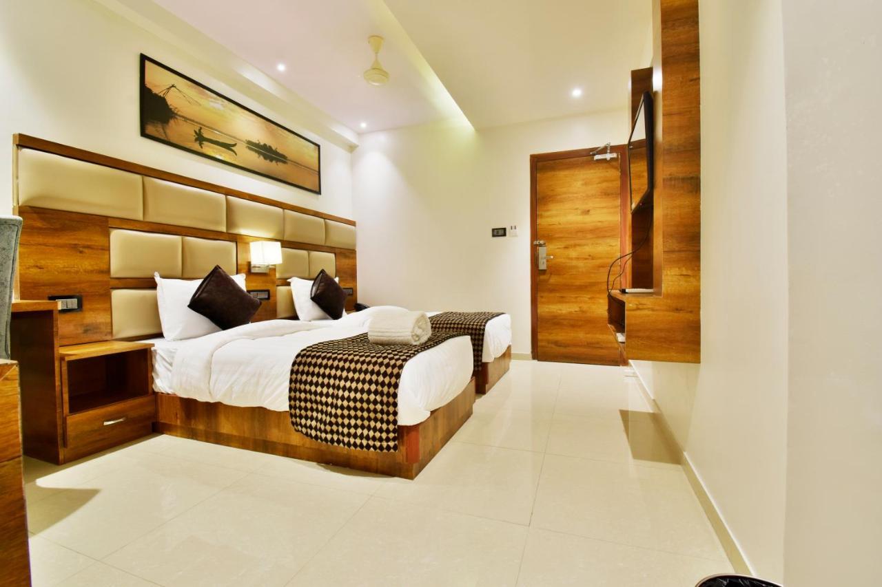 Aura One Hotel Kochi Екстериор снимка