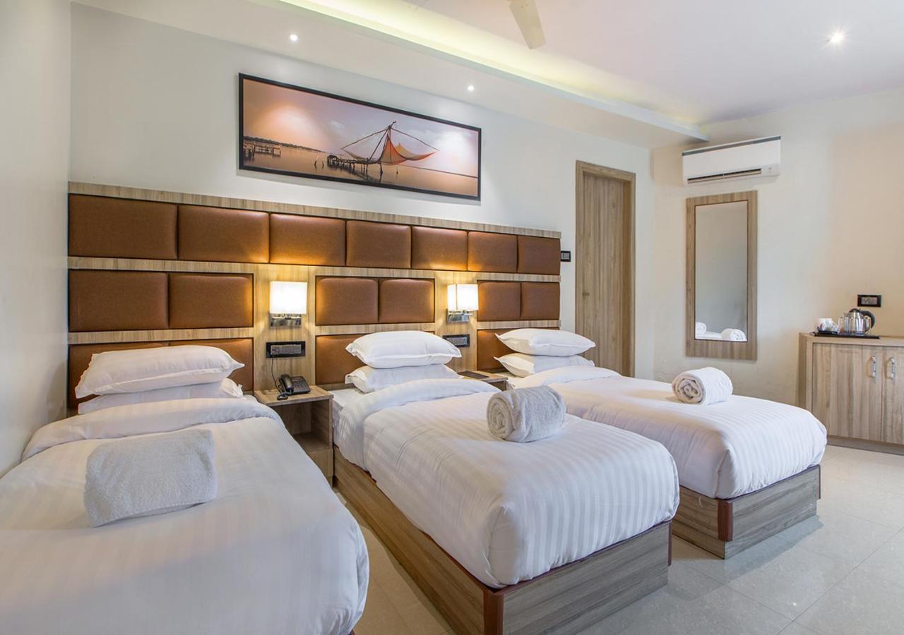 Aura One Hotel Kochi Екстериор снимка