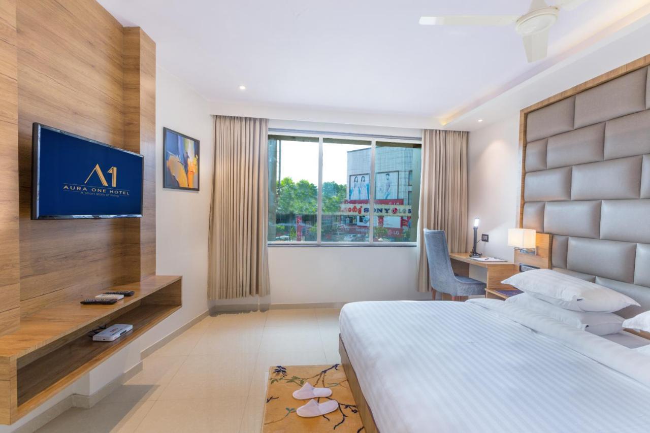 Aura One Hotel Kochi Екстериор снимка