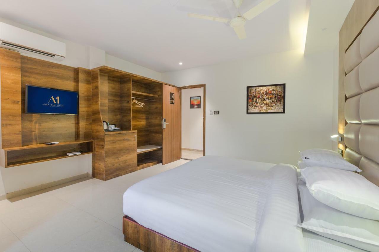 Aura One Hotel Kochi Екстериор снимка
