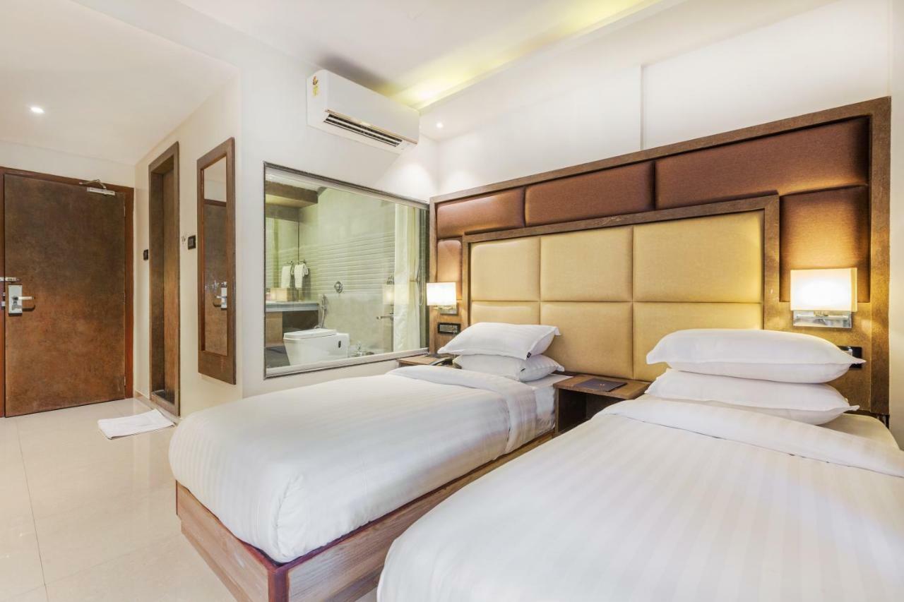 Aura One Hotel Kochi Екстериор снимка