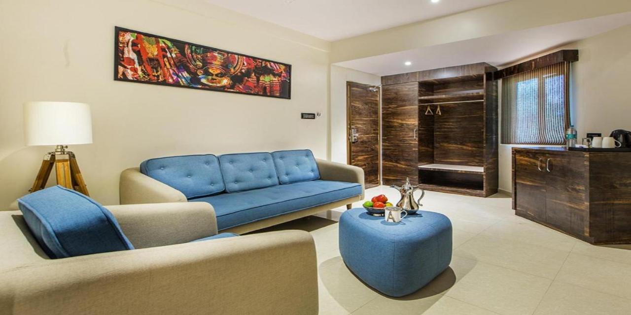 Aura One Hotel Kochi Екстериор снимка